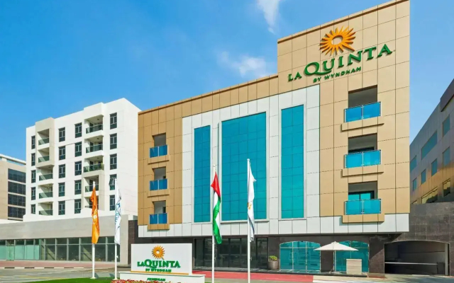 Отель La Quinta by Wyndham Dubai Jumeirah