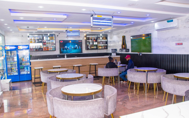 Отель Abiis Suites