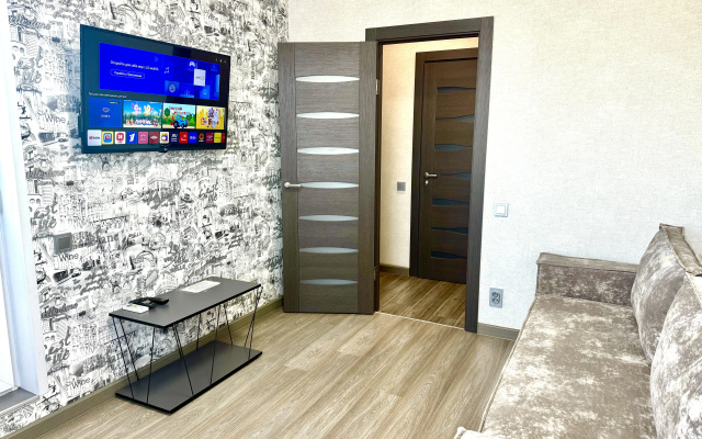Двухкомнатная квартира сети "PanApartments" с панорамным видом на город