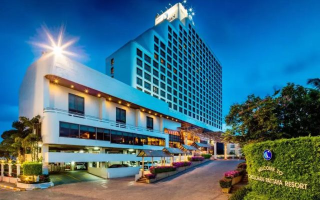 Отель Cholchan Pattaya Beach Resort