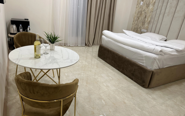 Отель Luxe Plaza