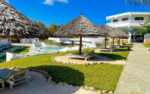 Курортный отель AHG Lion Beach Resort