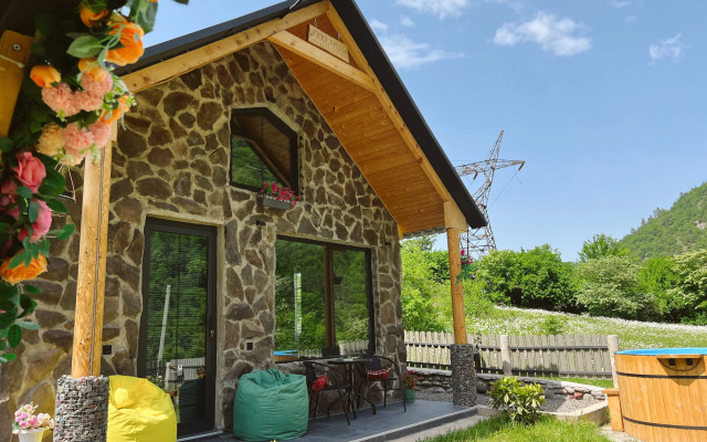 Частный дом Woodlandia Resort Borjomi with hot tub