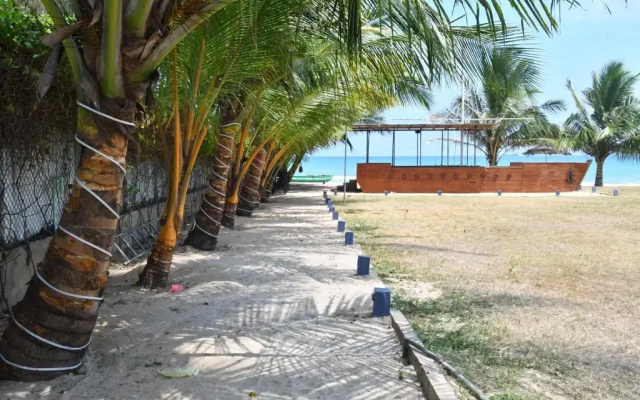 Отель Trincomalee Beach Resort & Spa
