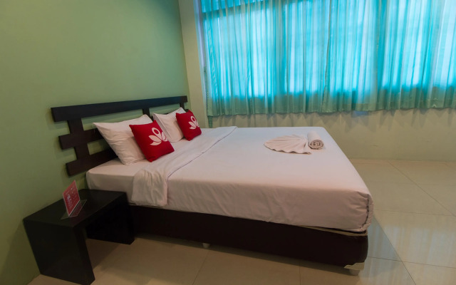 Отель ZEN Rooms Mahachai Khao San