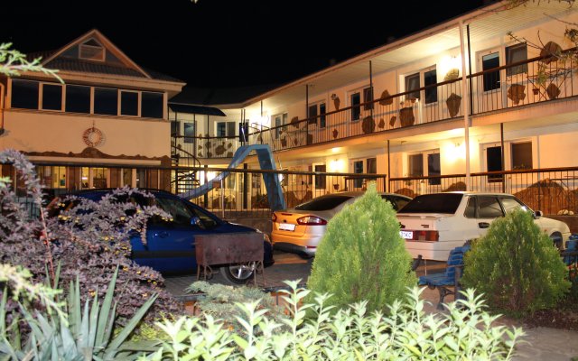 Гостиница Вилла Рапаны в Севастополе 7 отзывов об отеле, цены и фото номеров - забронировать гостиницу Вилла Рапаны онлайн Севастополь вид на фасад