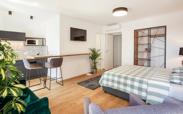 Отель Central Rijeka Apartments