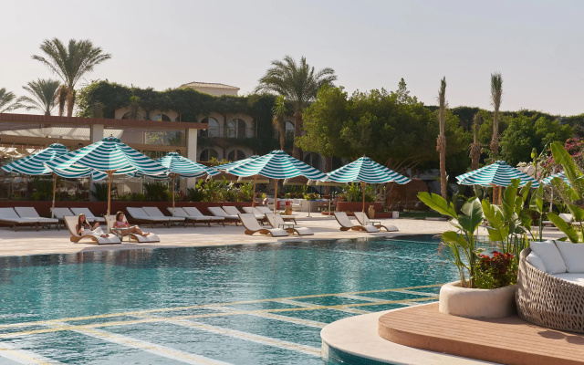 Desert Rose Resort