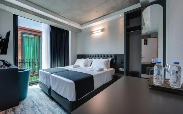 Standard Twin room (twin beds) · Mit Tbilisi Hotel — photo 2
