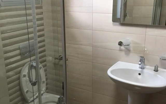 Bathroom · Kutaisi — photo 14