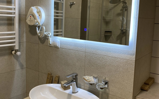 Deluxe Quintuple Family room with view · Banovani Hotel — photo 19