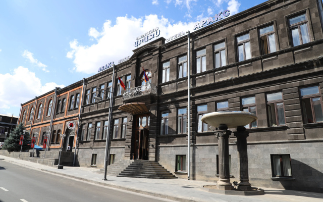 Araks Hotel Complex