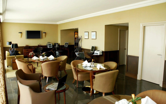Отель Sheraton Kampala