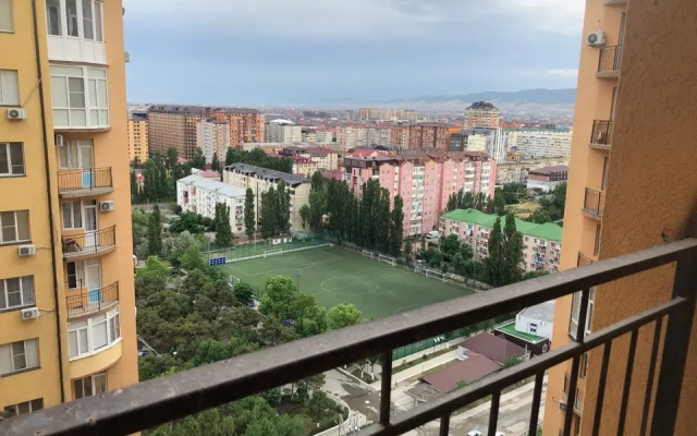Апартаменты у моря с видом на город и горы
