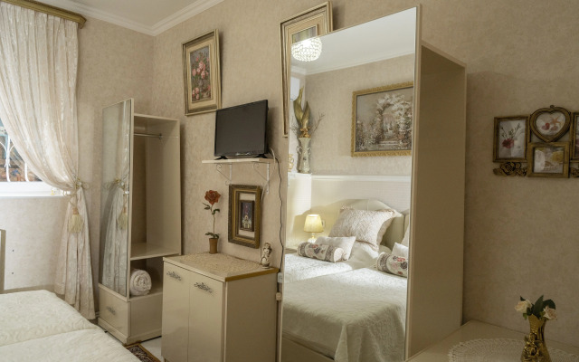 Guest rooms · Tbilisi — photo 36