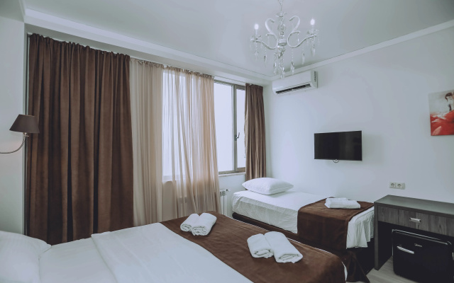 Family Suite with sea view · Royal Medis Hotel — photo 5