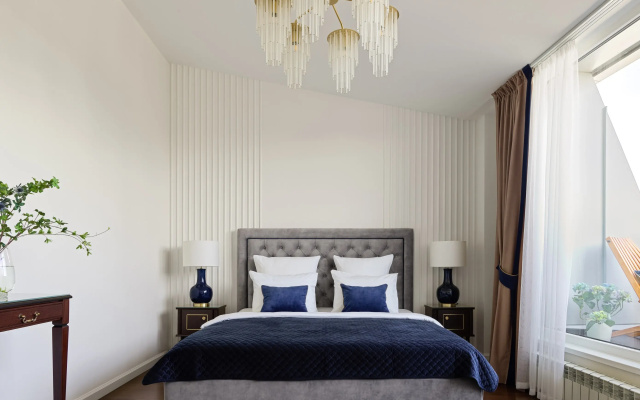 Апартаменты Minin Apartments Мансарда с двумя балконами на Невском 80 кв.м.