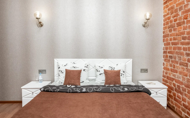 U Aleksandrovskogo Parka Guest House