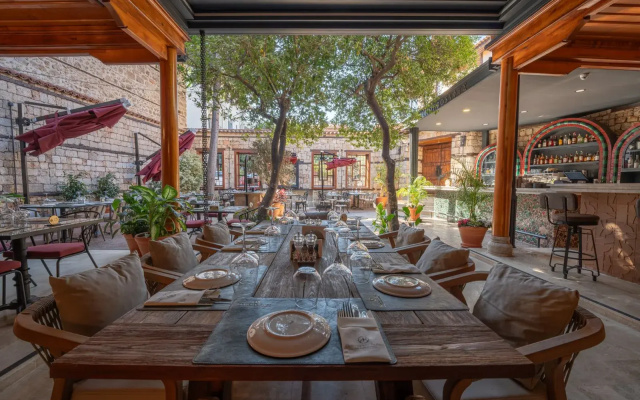 Отель Belmondo Suites