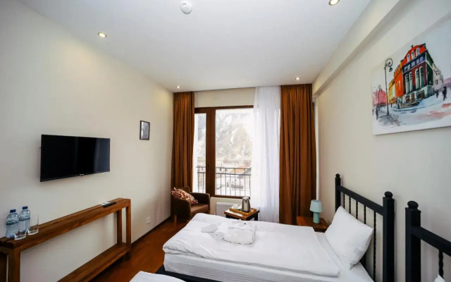 Отель Mountain House Kazbegi