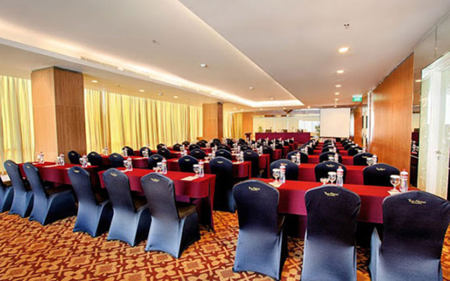 Отель The Alana Surabaya