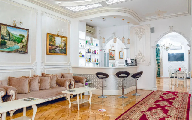 Отель White House