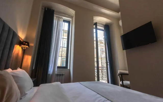 Renaissance Boutique Hotel