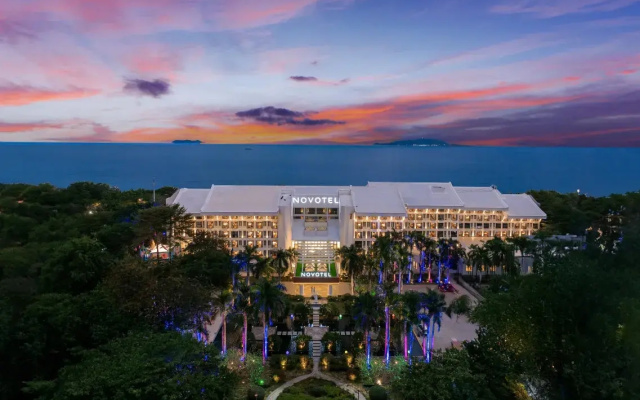 Отель Novotel Sanya Bay Yatai