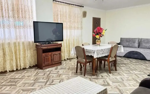 Частный дом в селе Хазар