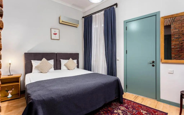 Guest rooms · Tbilisi — photo 17