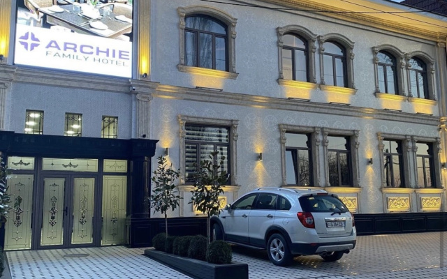Отель Archie Family