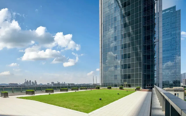 Отель Crowne Plaza Guangzhou Window Of Canton By IHG