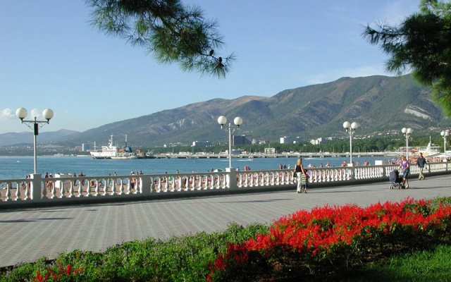 Отель Азария