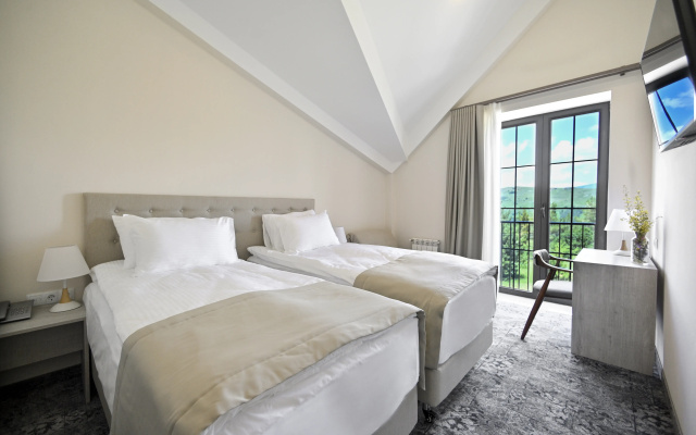 Отель Stonehenge hotel & restaurant