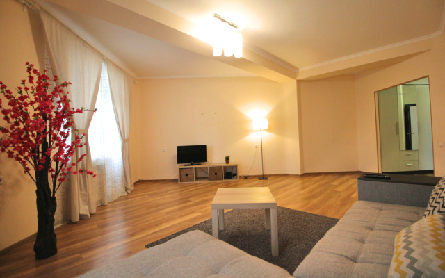 Апартаменты 2-комн Квартира 90 м2 на Булгакова by Sutki26