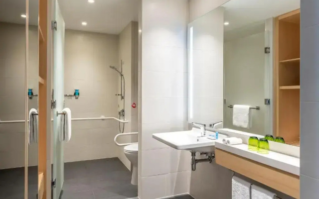Отель Aloft Dubai Creek