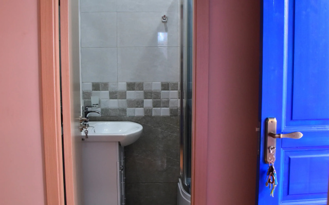 Bathroom · Tbilisi — photo 25