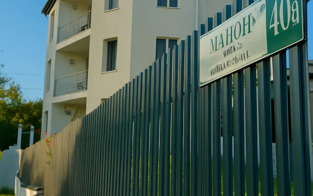 Отель Манон