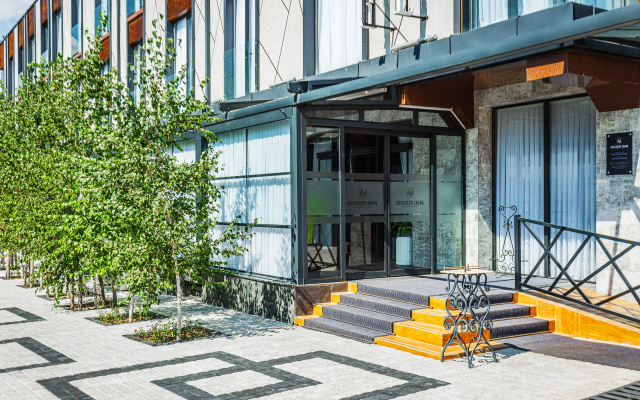 Отель River Inn