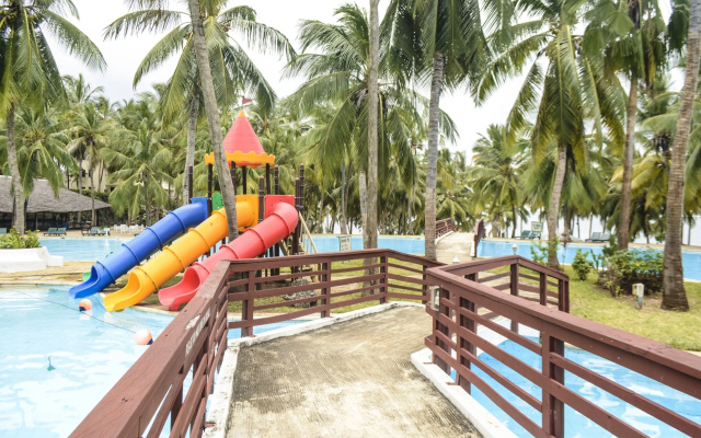 Отель PrideInn Flamingo Beach Resort & Spa