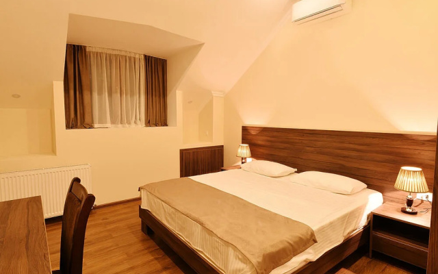 Guest rooms · Tbilisi — photo 12