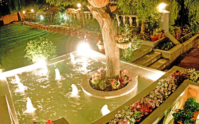 Отель Royal Jardin Whistling Pines Resort