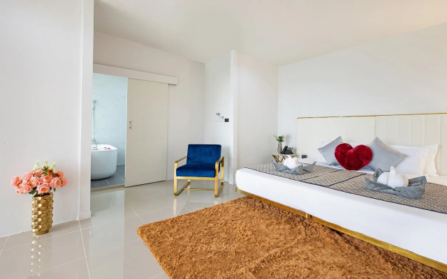 Курортный отель Nariya Bayfront Phuket