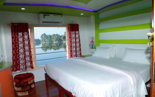 Отель Sreekrishna 3 Bedroom Private Houseboat