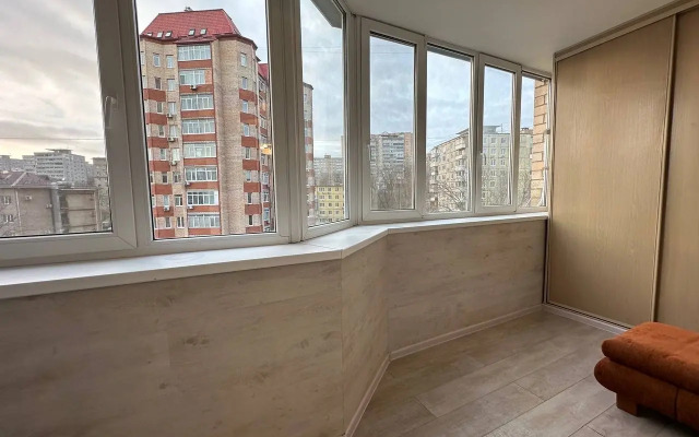 Prostornaya Mnogokomnatnaya Kvartira Flat