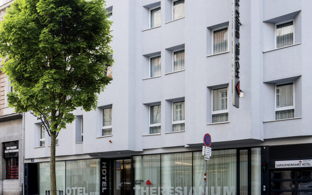 Austria Trend Hotel beim Theresianum вид на фасад
