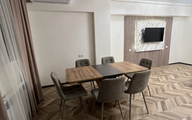 Квартира Downtown With 2 Bedrooms and 1 living room