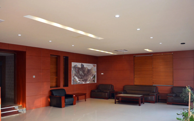 Отель 50100 Hotel & Restaurant