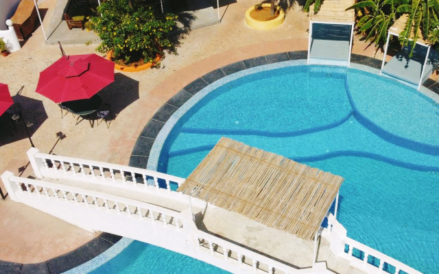 Курортный отель Sashas Holiday Village