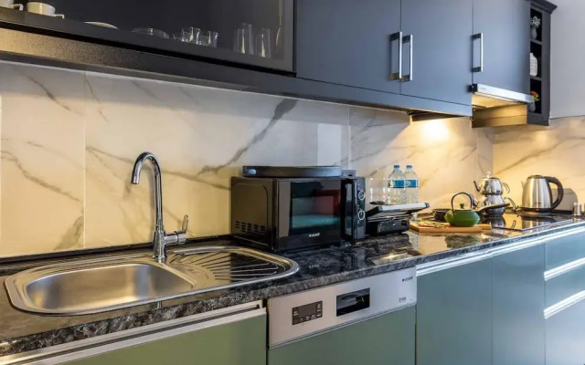 Отель BayMari Suites City Life
